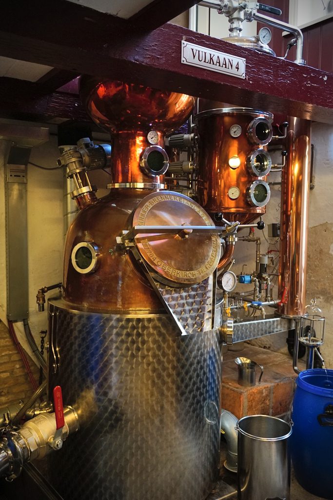 De Vulkaan copper still